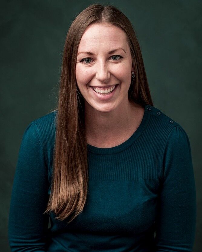 Melissa Starr headshot.jpg